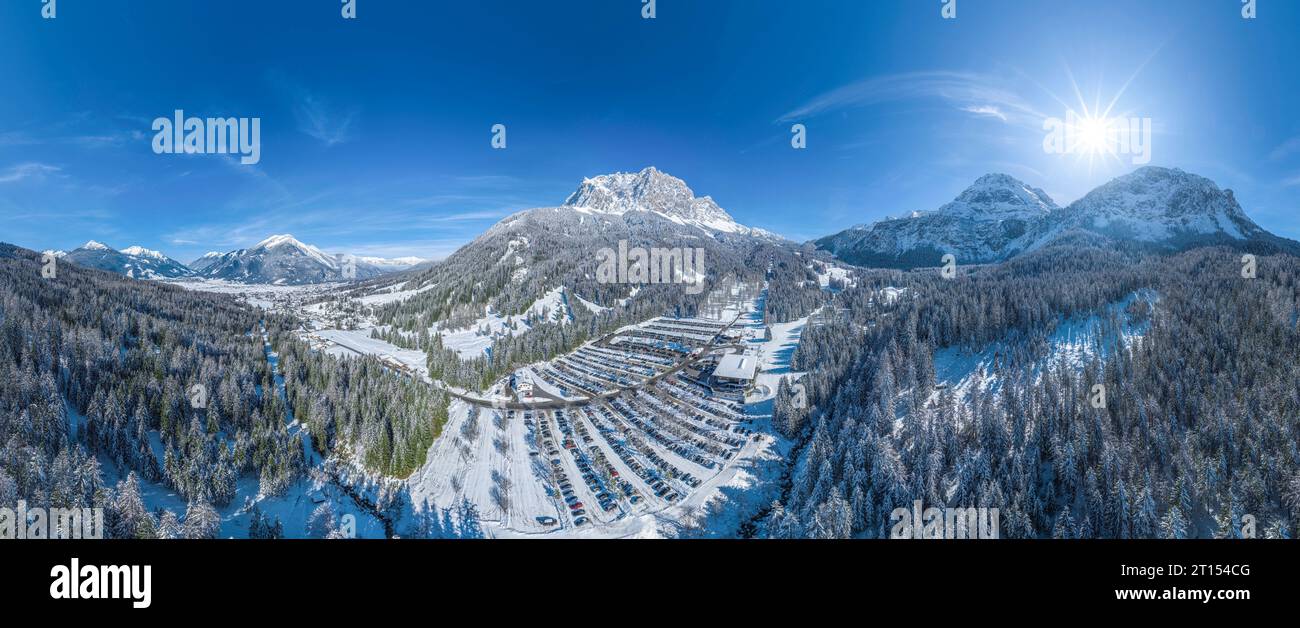 Vue hivernale sur la région autour du téléphérique d'Ehrwalder Alm près d'Ehrwald au Tyrol Banque D'Images