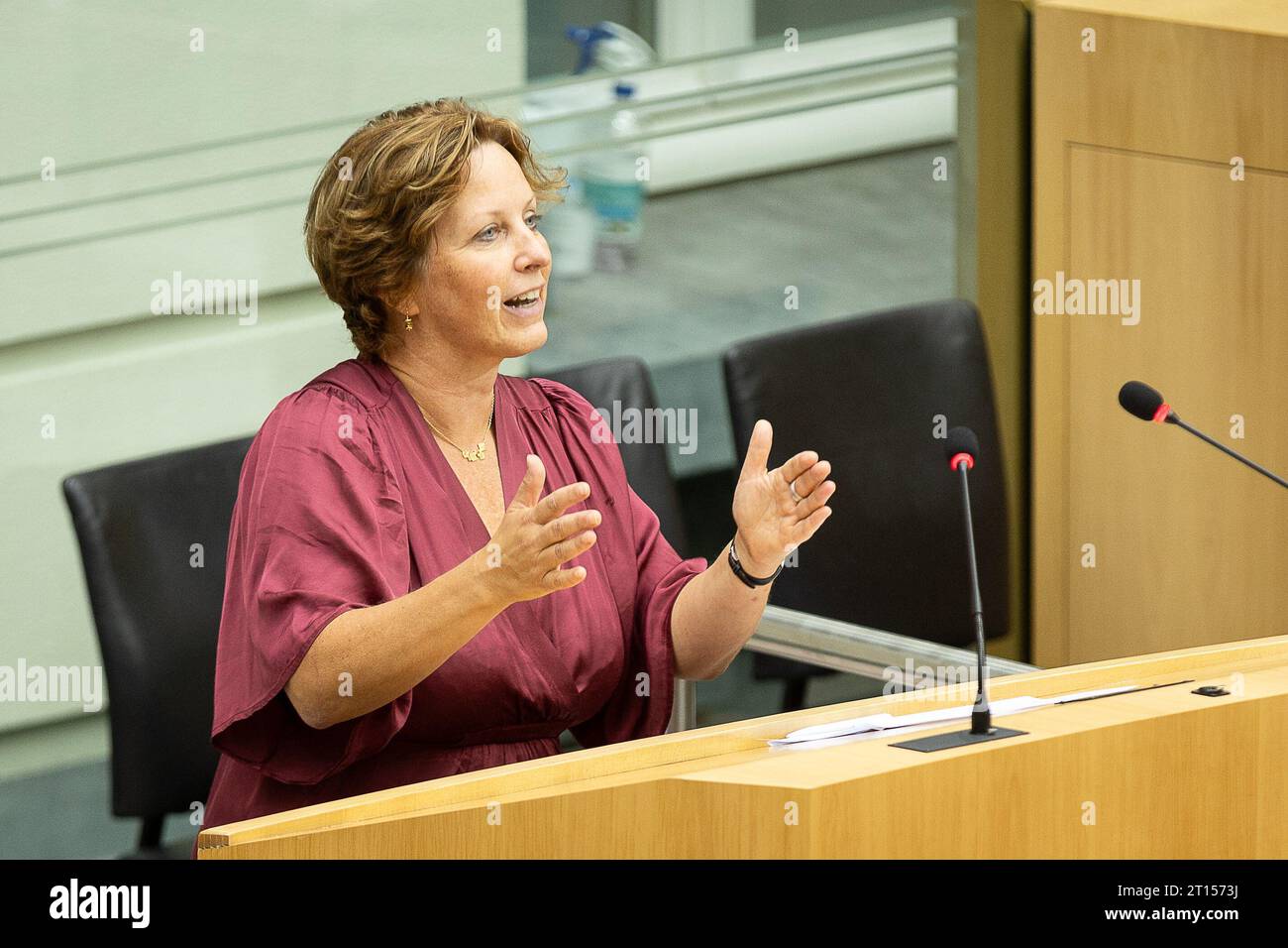 Bruxelles, Belgique. 11 octobre 2023. Mieke Schauvliege de Groen photographié lors d'une session plénière du Parlement flamand à Bruxelles, mercredi 11 octobre 2023. BELGA PHOTO JAMES ARTHUR GEKIERE crédit : Belga News Agency/Alamy Live News Banque D'Images