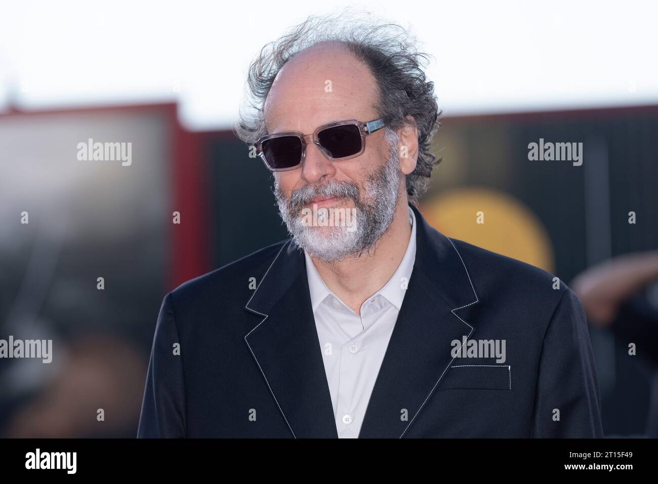 VENISE, ITALIE - SEPTEMBRE 05 : Luca Guadagnino assiste au tapis rouge pour le film 'Enea' au 80e Festival International du film de Venise en septembre Banque D'Images