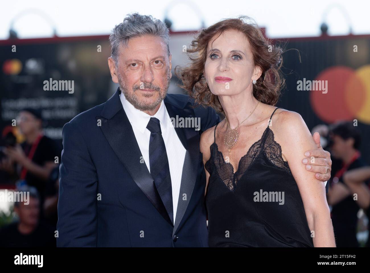 VENISE, ITALIE - SEPTEMBRE 05 : Sergio Castellitto et Margaret Mazzantini assistent au tapis rouge pour le film 'Enea' au 80e Venice International F. Banque D'Images
