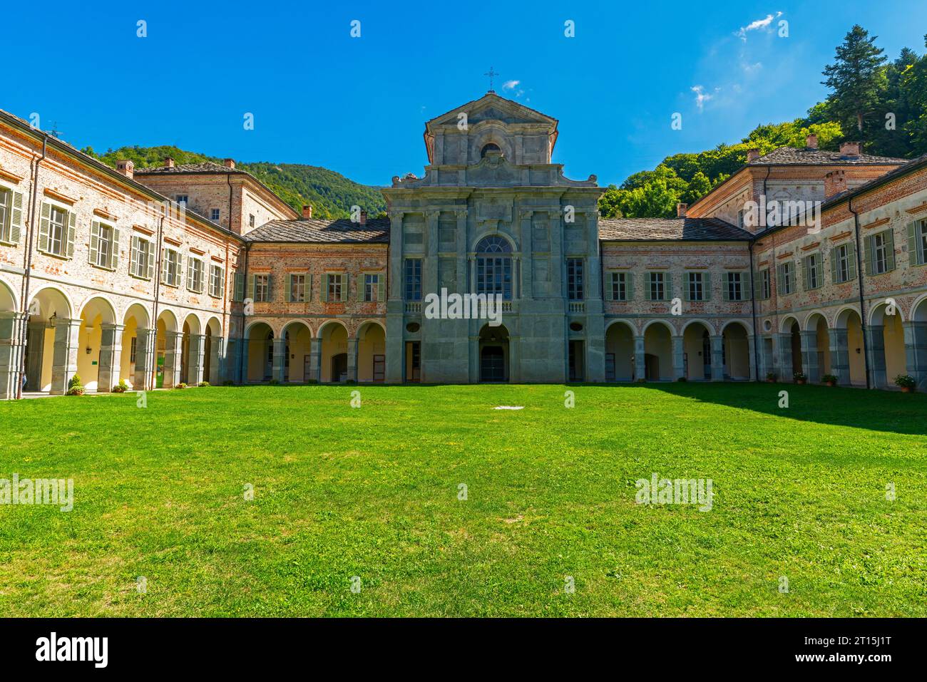 Palais royal de Valcasotto (Reggia di Val Casotto) dans la haute vallée du Tanaro, municipalité