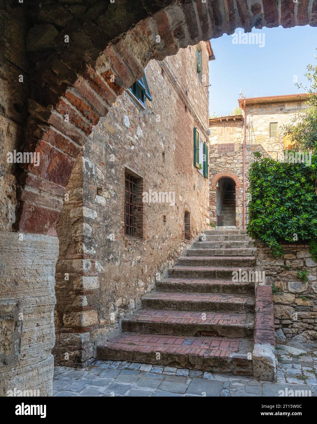 Le beau village de Suvereto sur un après-midi d'été ensoleillé. Province of Livourne, Toscane, Italie. Banque D'Images