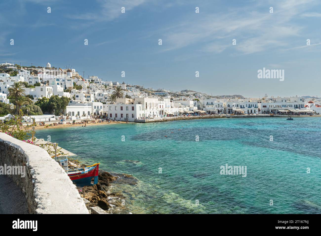 Vue sur la baie de Mykonos Town Bay sur l'île de Mykonos l'une des îles des Cyclades en Grèce Banque D'Images