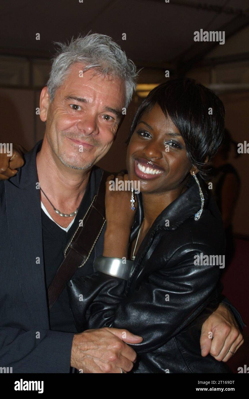 June Sarpong, présentatrice de télévision britannique, photographiée à Londres en 2003 Banque D'Images