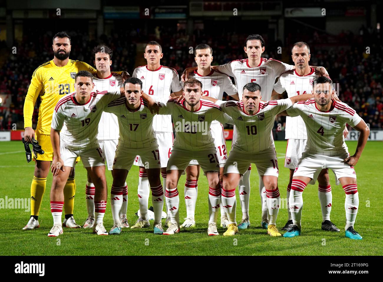 (De gauche à droite, de l'arrière à l'avant) gardien de Gibraltar Dayle Coleing, Ethan Jolley, Nicholas Pozo, Jayce Olivero, Louie Annesley, Roy Chipolina, Tjay de Barr, Kian Ronan, Ethan Britto, Liam Walker, et Jack Sergeant lors d'un match amical international à l'hippodrome de Stok, Wrexham. Date de la photo : mercredi 11 octobre 2023. Banque D'Images