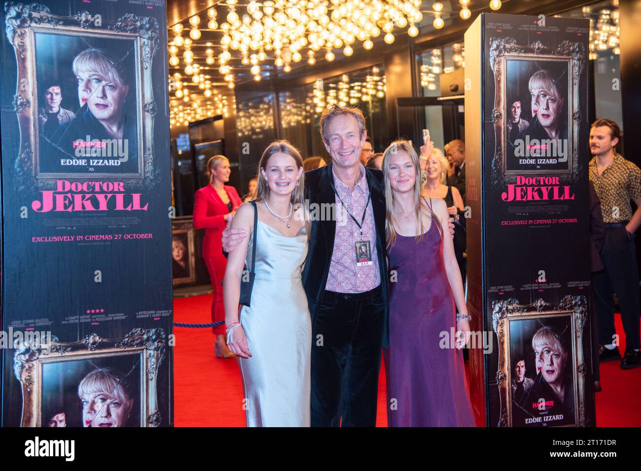 Londres, Royaume-Uni. 11 octobre 2023. Lettie de Beaujeu, Guy de Beaujeu et Thea de Beaujeu assistent à la première mondiale de Doctor Jekyll à Odeon Luxe Leicester Square. (Photo de Loredana Sangiuliano/SOPA Images/Sipa USA) crédit : SIPA USA/Alamy Live News Banque D'Images