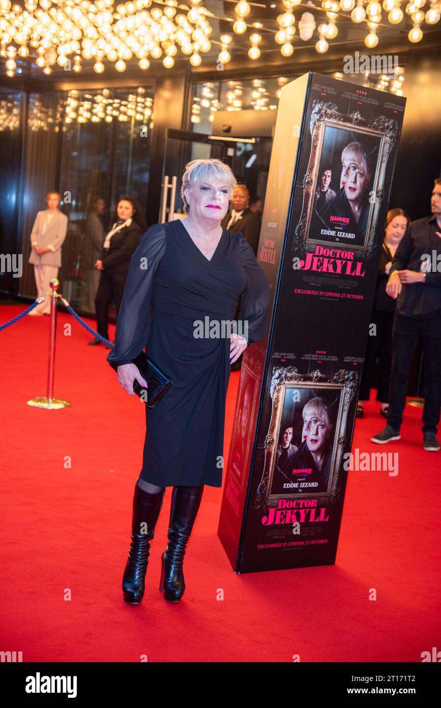 Londres, Royaume-Uni. 11 octobre 2023. Suzy Eddie Izzard assiste à la première mondiale de Doctor Jekyll à Odeon Luxe Leicester Square. (Photo de Loredana Sangiuliano/SOPA Images/Sipa USA) crédit : SIPA USA/Alamy Live News Banque D'Images