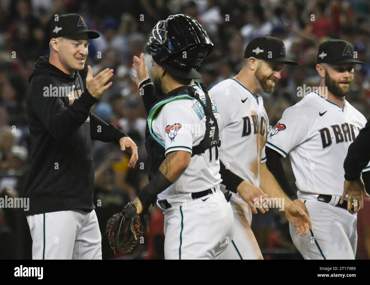 Phoenix, États-Unis. 11 octobre 2023. Le receveur des Diamondbacks de l’Arizona Jose Herrera (C) et ses coéquipiers célèbrent avoir battu les Dodgers de Los Angeles dans le troisième match de la série de division de la Ligue nationale 2023 au Chase Field, le mercredi 11 octobre 2023 à Phoenix, Arizona. Arizona bat Los Angeles 4-2 pour balayer la série de cinq matchs et passer à la NLCS. Photo de Rick d'Elia/UPI crédit : UPI/Alamy Live News Banque D'Images