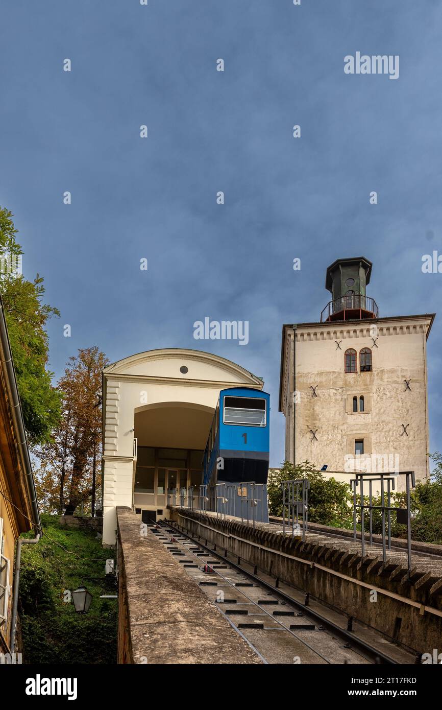 Funiculaire de Zagreb le funiculaire le plus court du monde avec 66 mètres de long et un trajet de 55 secondes. C'est le plus ancien et premier moyen de transport public Banque D'Images