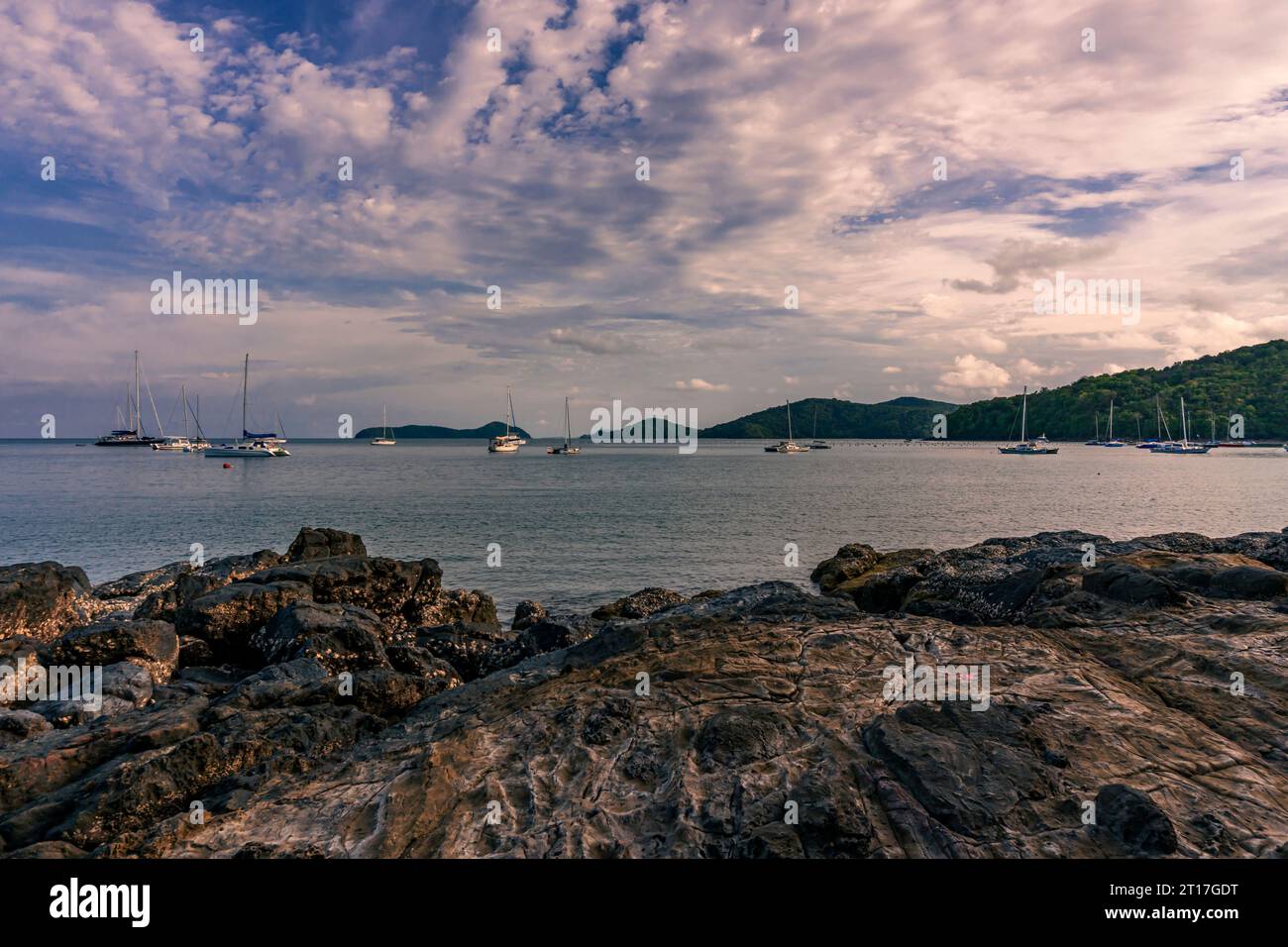 Seascape paysage nature avec sky et nuage dans la lumière du soir Banque D'Images