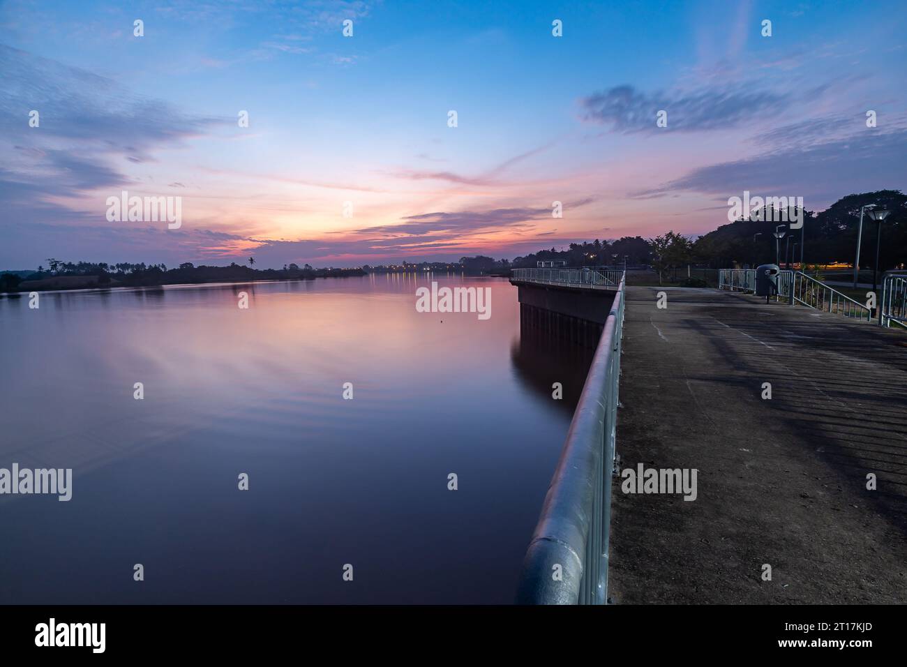 Lever du soleil dans le district de Pekan de l'état de Pahang en Malaisie Banque D'Images