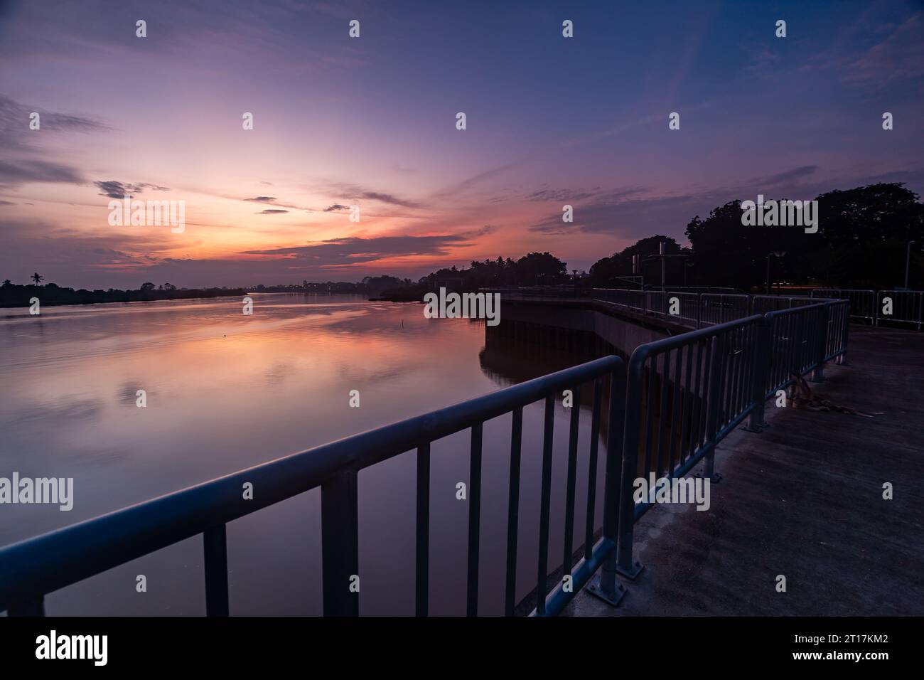 Lever du soleil dans le district de Pekan de l'état de Pahang en Malaisie Banque D'Images