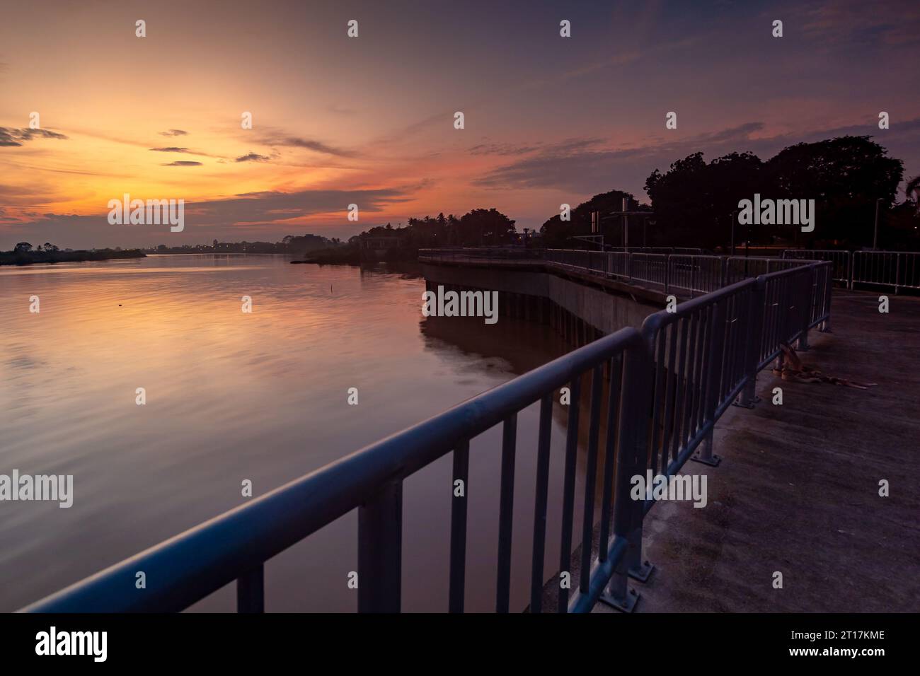 Lever du soleil dans le district de Pekan de l'état de Pahang en Malaisie Banque D'Images