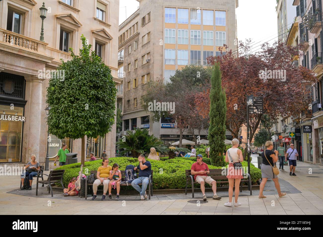 Touristen, Stadtbesichtigung, Plaça de la Mare de Deu de la Salut, Altstadt, Palma, Majorque, Espagnol Banque D'Images