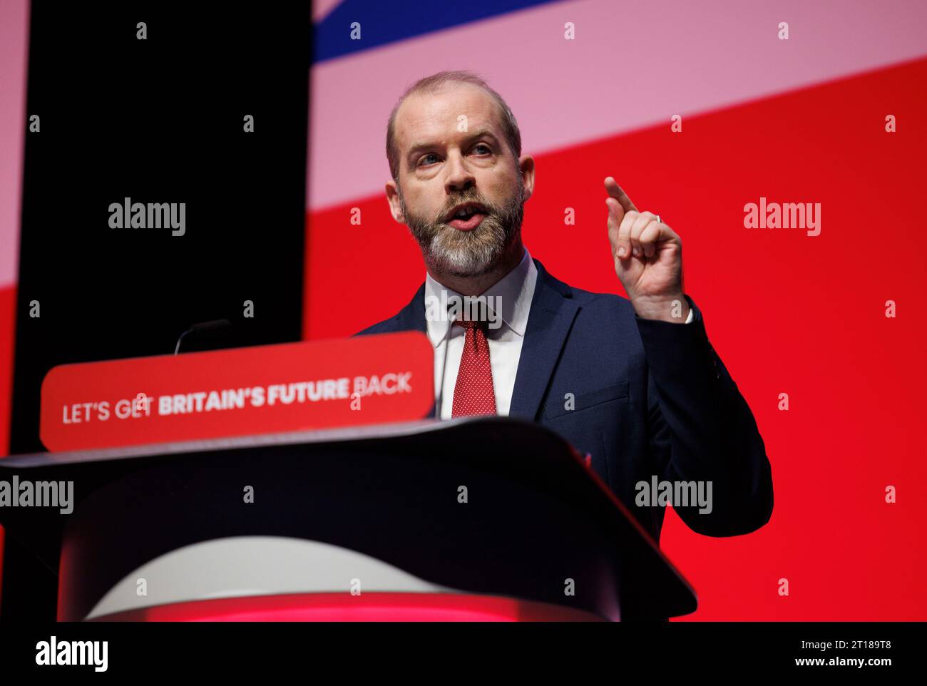 Jonathan Reynolds, secrétaire d'État fantôme chargé des affaires, de l'énergie et de la stratégie industrielle, prend la parole lors de la conférence du parti travailliste à Liverpool. Banque D'Images