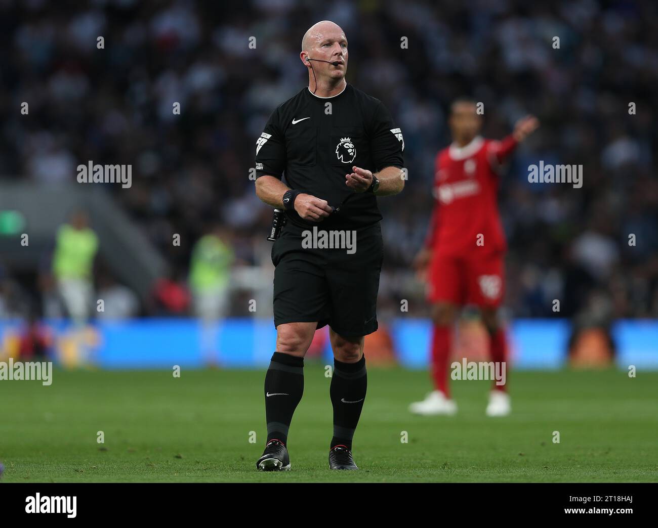 Arbitre, Simon Hooper. - Tottenham Hotspur v Liverpool, Premier League, Tottenham Hotspur Stadium, Londres, Royaume-Uni - 30 septembre 2023. Usage éditorial uniquement - des restrictions DataCo s'appliquent Banque D'Images