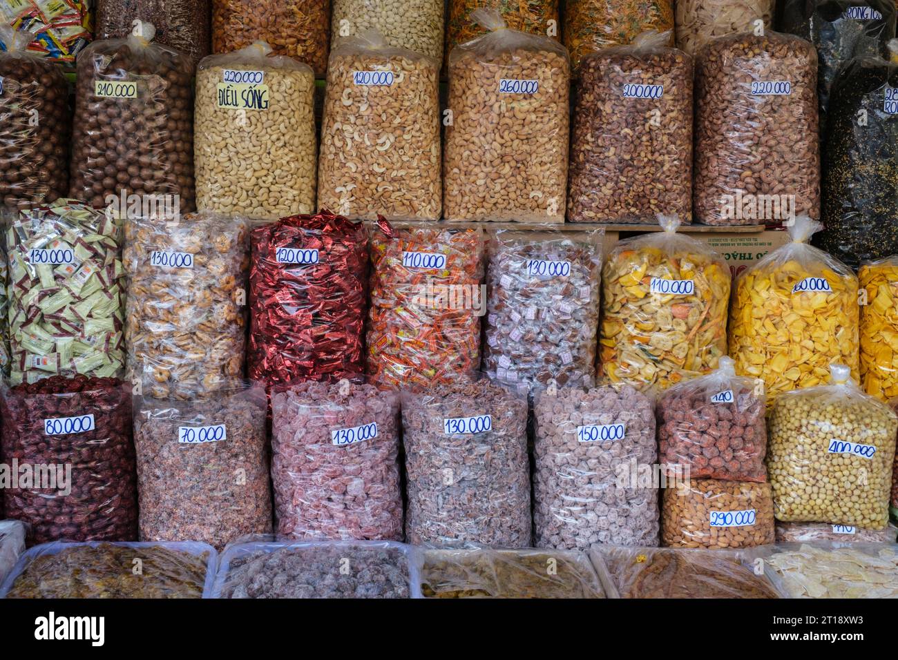 Noix et fruits secs à vendre, marché Binh Tay, Ho Chi Minh ville, Vietnam. Banque D'Images