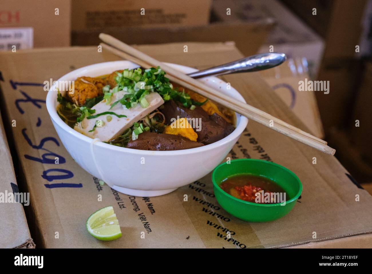 Scène du marché Binh Tay, déjeuner, Ho Chi Minh ville, Vietnam. Banque D'Images