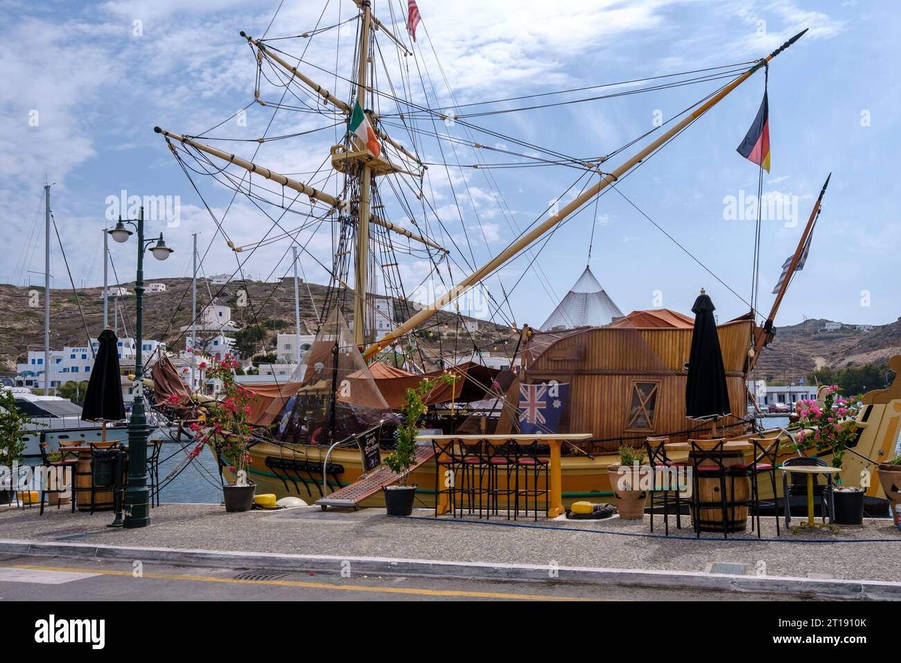 IOS, Grèce - 8 septembre 2023 : vue d'un magnifique bateau pirate, une attraction touristique à iOS Grèce Banque D'Images