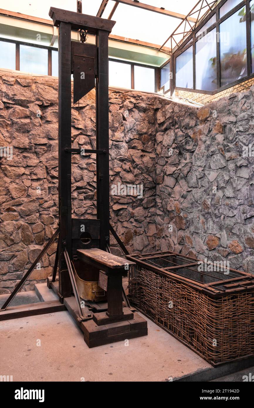 Ho Chi Minh, Vietnam. Musée des restes de guerre. Guillotine française. Banque D'Images