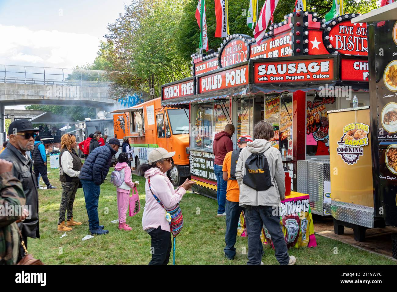 Detroit, Michigan - des milliers de personnes ont assisté au Detroit Harvest Fest & Food Truck Rally. Parrainé par le Detroit Riverfront Conservancy, l'événement de deux jours Banque D'Images
