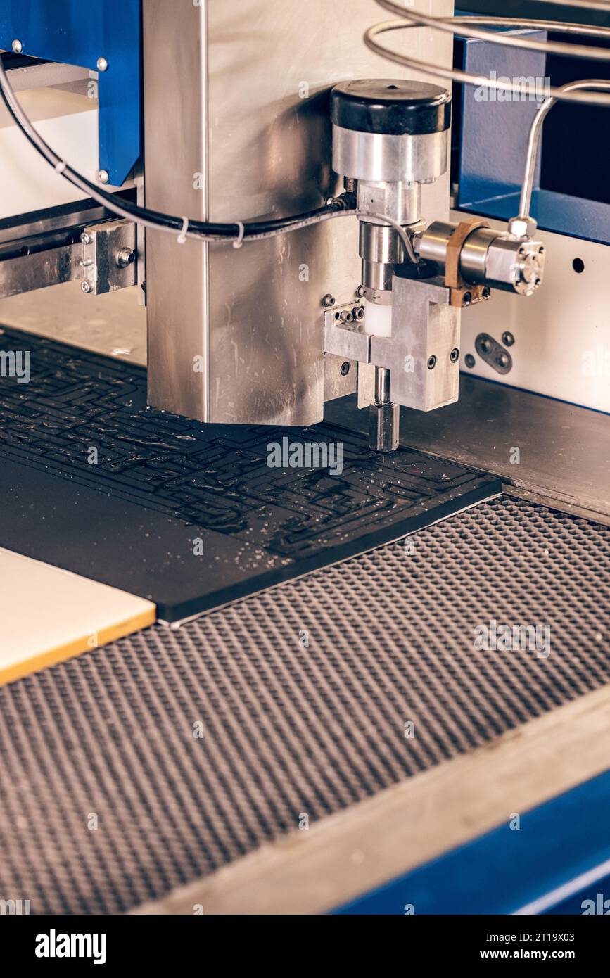 Machine de découpe au jet d'eau CNC technologie industrielle moderne. Banque D'Images
