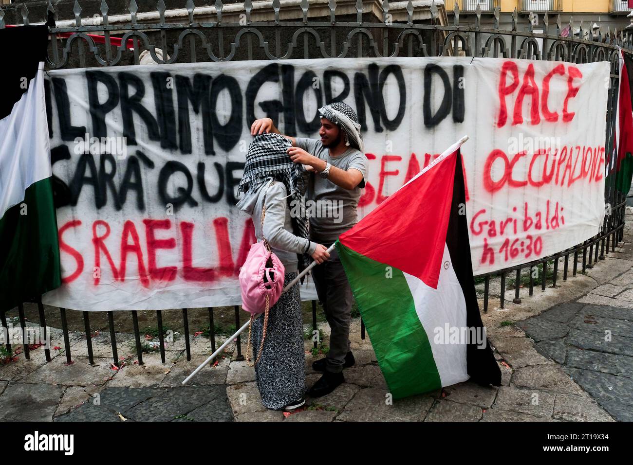 Présidium promu par les étudiants de l'Université l'orientale de Naples avec la participation de la communauté palestinienne à Naples. La manifestation sert également à préparer la procession prévue demain après-midi à Naples avec la participation de divers syndicats. Banque D'Images