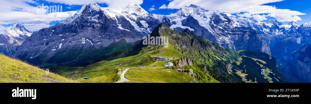 Paysage naturel suisse. Montagnes enneigées pittoresques des Alpes Beauté dans la nature. Paysage suisse. Vue sur la montagne Mannlichen et célèbre route de randonnée 'Royal Banque D'Images