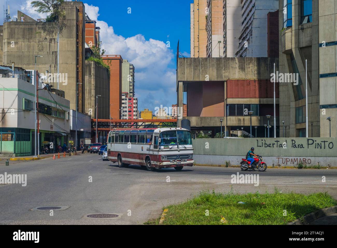16.09.2022. Venezuela, Caracas. Mercedes O302 en route vers Caricuao. Banque D'Images
