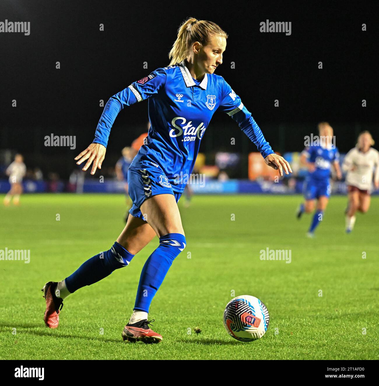 Walton Hall Park, Liverpool, Merseyside, Angleterre. 11 octobre 2023. Nathalie Björn #5 de Everton Women sur le ballon, lors de Everton Women V Manchester City Women dans la FA Women's Continental Tyres League Cup Group B. (image de crédit : ©Cody Froggatt/Alamy Live News) Banque D'Images