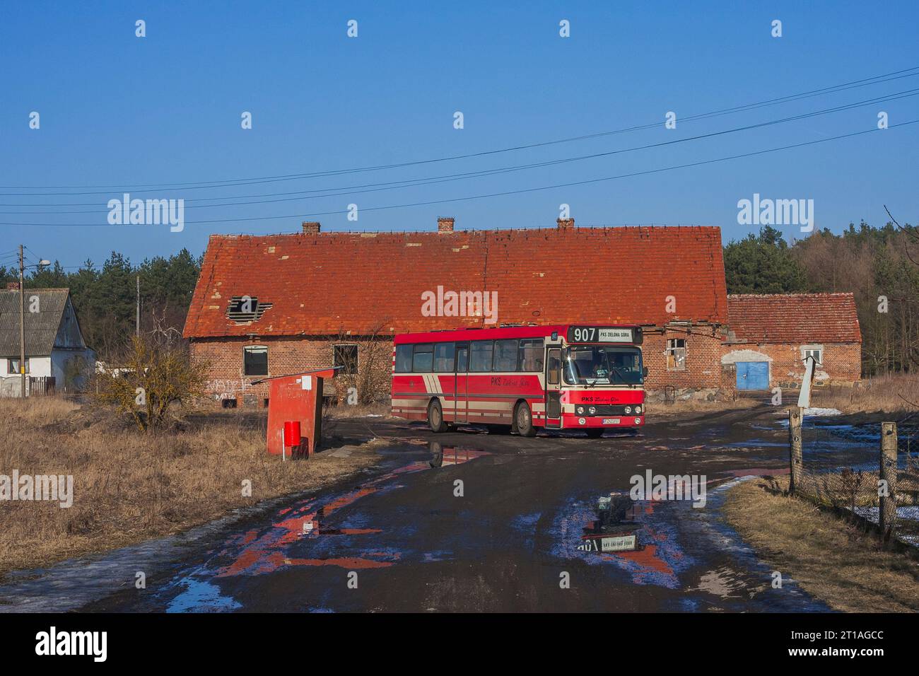 14.02.2017. Pologne, Nowe Karcze. DAB de PKS Zielona Góra, dépôt à Świebodzin. Banque D'Images