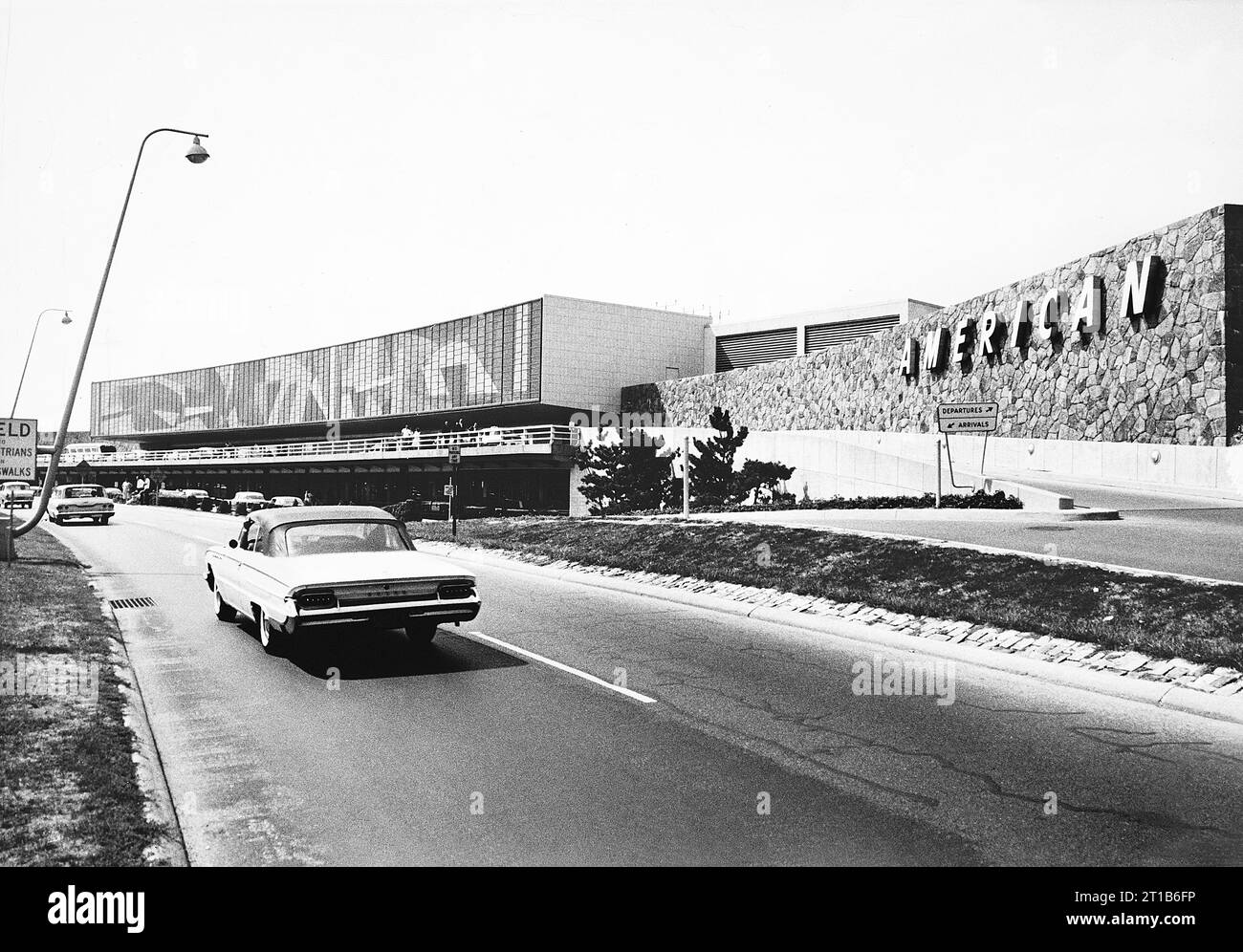 Terminal American Airlines, aéroport Idlewild, maintenant connu sous le nom de John F. Kennedy International Airport, Queens, New York City, New York, États-Unis, al Ravenna, New York World-Telegram et The Sun Newspaper Photograph Collection, 17 août 1963 Banque D'Images
