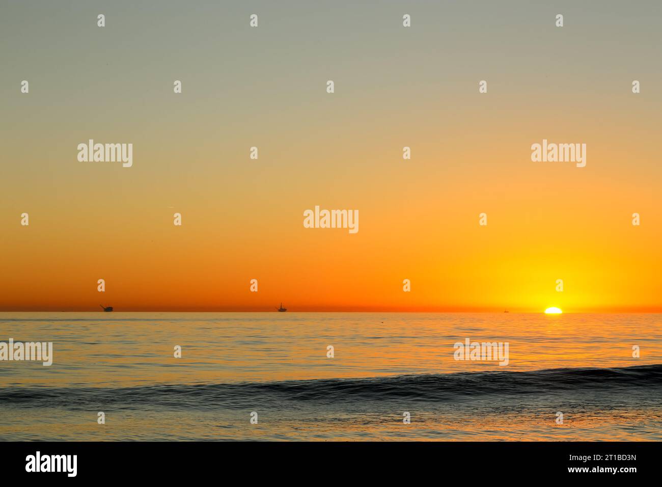 Un magnifique coucher du soleil à El Capitan State Beach, Californie Banque D'Images