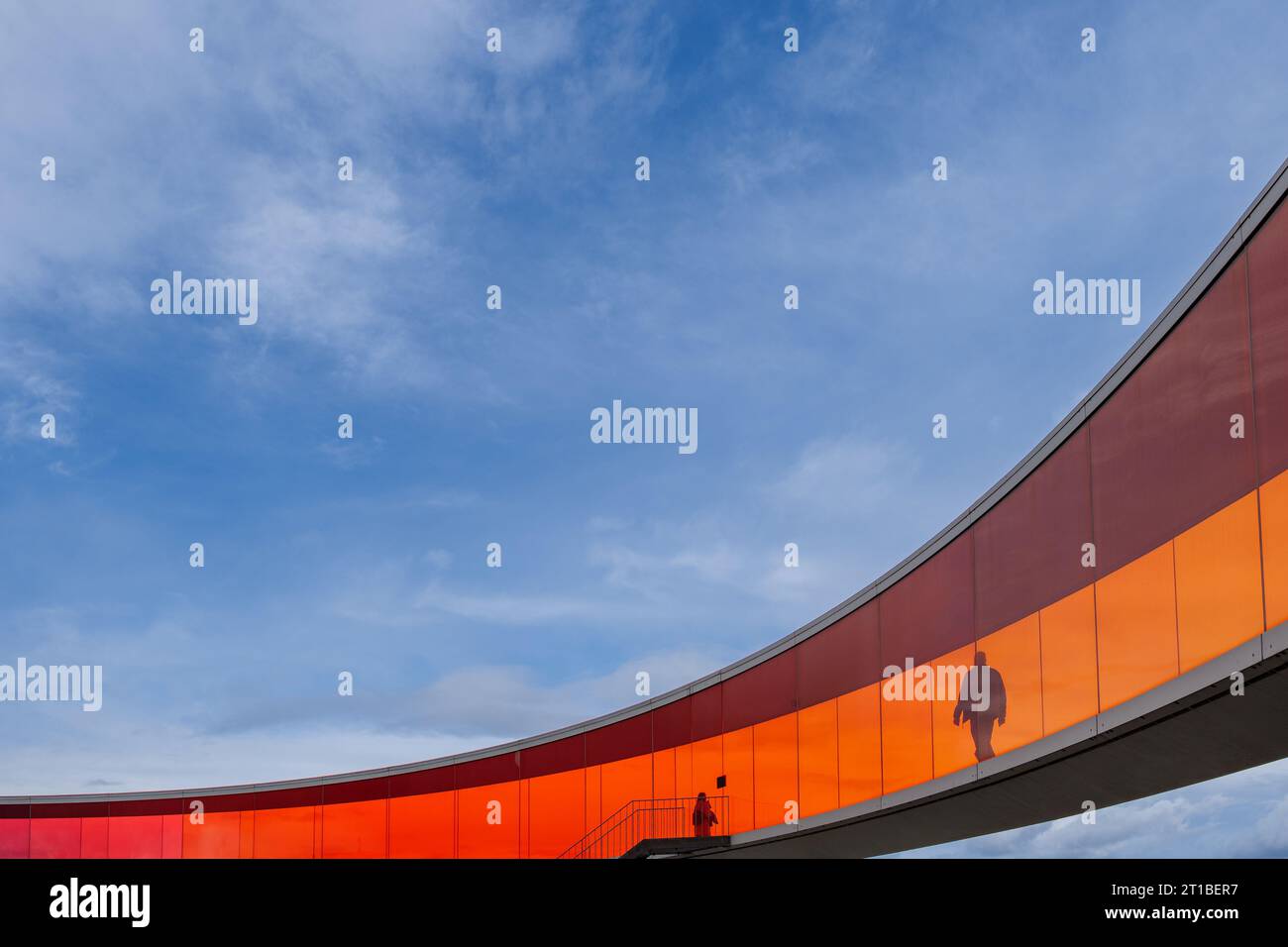Aarhus, Danemark - 06 OCTOBRE 2022 : vue extérieure sur le toit du ARoS Aarhus Art Museum et panorama Rainbow créé par Olafur Eliasson. Banque D'Images