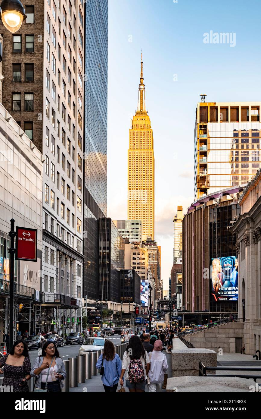 L'Empire State Building est un gratte-ciel emblématique situé au cœur de New York. Banque D'Images