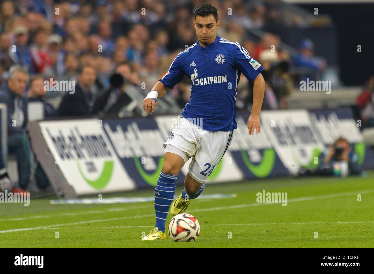 Kaan Ayhan (24 - FC Schalke 04) Aktion FC Schalke 04 - FC Bayern Muenchen 1:1 Fussball Bundesliga saison 2014/2015 à Gelsenkirchen, Deutschland Am 30.08.2014 Banque D'Images