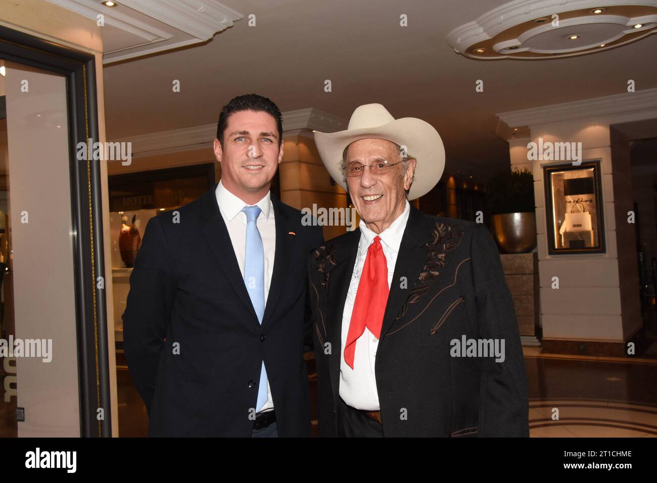 Ted Bauer Premium Modern Art James Francis Gill Kuenstler Muenchen 12.10.2023 Empfang Palasthalle Palais Montgelas Bay.Hof Galerie Baumgartl vernissage James Francis Gill -Marilyn Monroe peintures Kuenstler Muenchen *** Ted Bauer Premium Modern Art James Francis Gill artistes Munich 12 10 2023 réception Palasthalle Palais Montgelas Bay Hof Galerie Baumgartl vernissage James Francis Gill Marilyn Monroe peintures artistes Munich crédit : Imago/Alamy Live News Banque D'Images