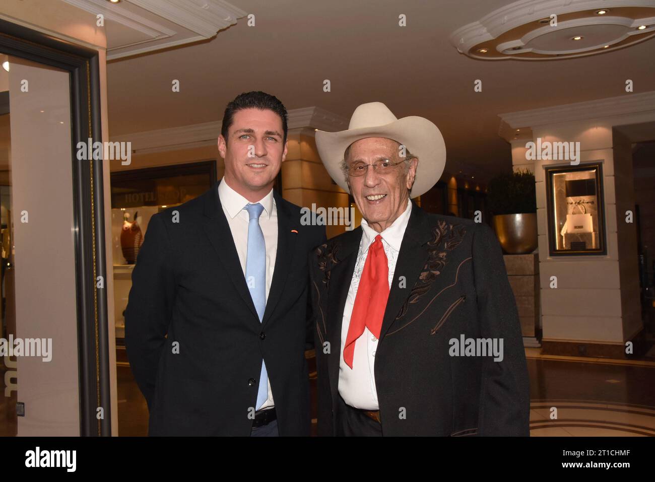 Ted Bauer Premium Modern Art James Francis Gill Kuenstler Muenchen 12.10.2023 Empfang Palasthalle Palais Montgelas Bay.Hof Galerie Baumgartl vernissage James Francis Gill -Marilyn Monroe peintures Kuenstler Muenchen *** Ted Bauer Premium Modern Art James Francis Gill artistes Munich 12 10 2023 réception Palasthalle Palais Montgelas Bay Hof Galerie Baumgartl vernissage James Francis Gill Marilyn Monroe peintures artistes Munich crédit : Imago/Alamy Live News Banque D'Images