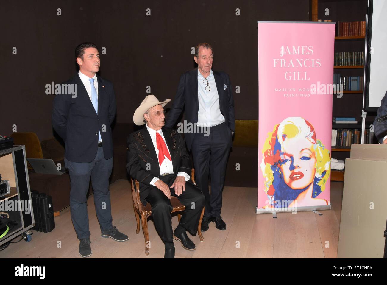 Ted Bauer Premium Modern Art James Francis Gill Kuenstler Andreas Baumgartl Galerist Muenchen 12.10.2023 Empfang Palasthalle Palais Montgelas Bay.Hof Galerie Baumgartl Vernissage James Francis Gill -Marilyn Monroe peintures Kuenstler Muenchen *** Ted Bauer Premium Modern Art James Francis Gill artiste Andreas Baumgartl propriétaire de Munich 12 10 2023 réception Palasthalle palais Montgelas Bay Hof Galerie Baumgartl vernissage James Francis Gill Marilyn Monroe peintures artiste Munich crédit : Imago/Alamy Live News Banque D'Images