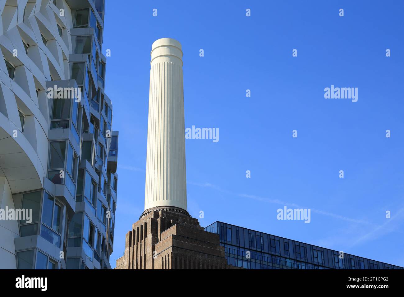 Prospect place Apartments (architecte Frank Gehry) et Battersea Power Station, Battersea, Londres, Angleterre, Royaume-Uni Banque D'Images
