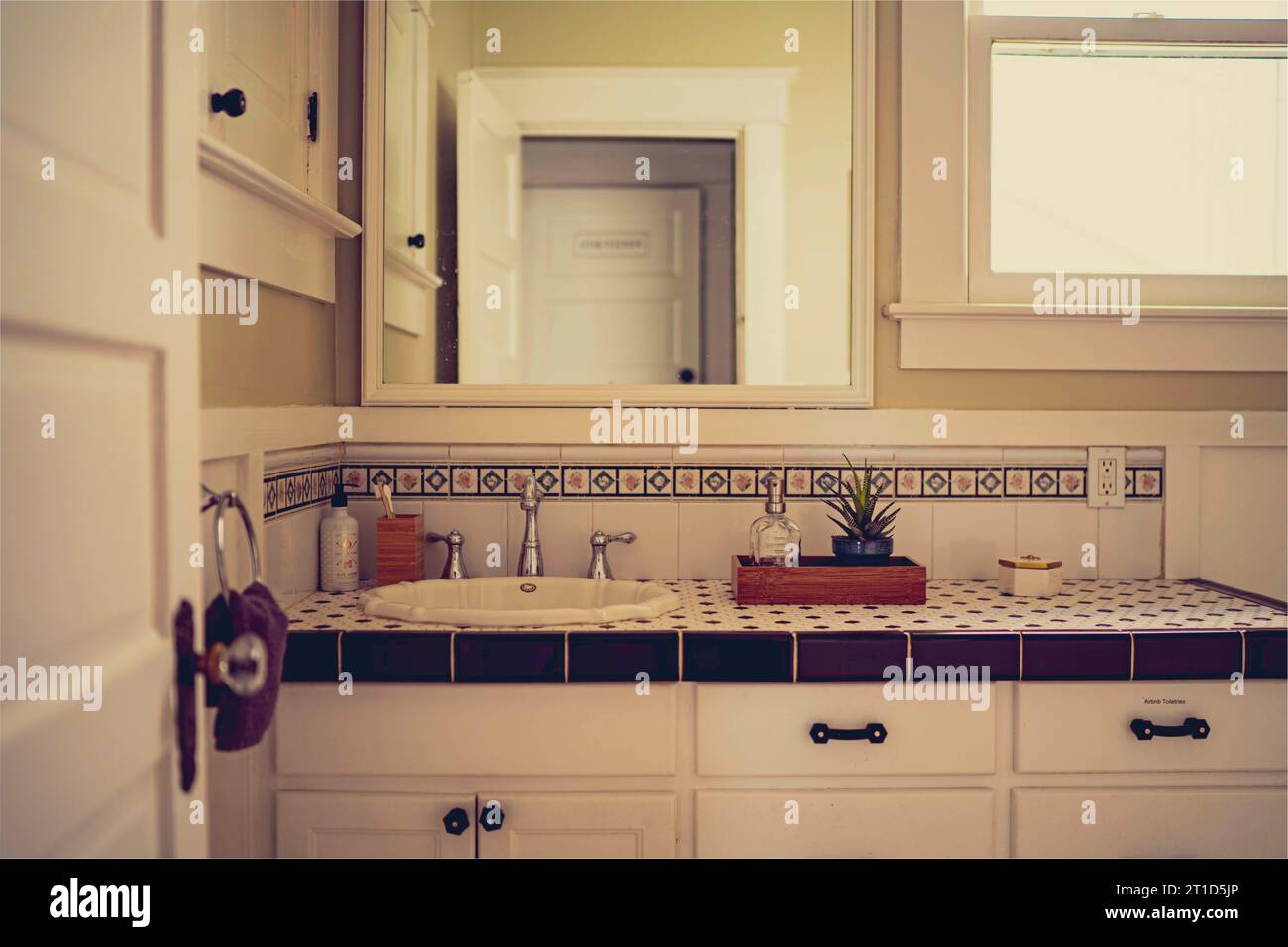 Lavabo En Cuivre Marocain Fait Main - Style Rustique Et Authentique - Dimensions Environ 25x38 Cm