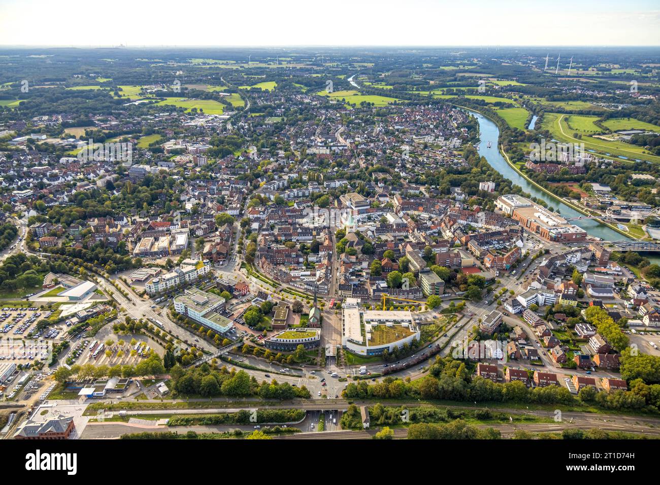 Luftbild, Stadtmitte mit Mercaden Dorsten Einkaufszentrum und Kath. Kirche St. Agatha, evang. Johanneskirche und Platz der Deutschen Einheit, Polizeiwache Dorsten, Dorsten, Ruhrgebiet, Rhénanie-du-Nord-Westphalie, Deutschland ACHTUNGxMINDESTHONORARx60xEURO *** vue aérienne, centre-ville avec centre commercial Mercaden Dorsten et église catholique St Agatha, evang Johanneskirche et Platz der Deutschen Einheit, poste de police Dorsten, Dorsten, région de la Ruhr, Rhénanie du Nord Westphalie, Allemagne ATTENTIONxMINESTHONORARx60xEURO Banque D'Images