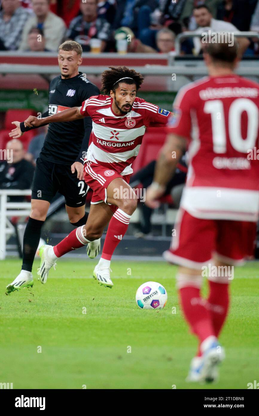 Düsseldorf, Deutschland, 2. Fussball Bundesliga 9. Spieltag Fortuna Düsseldorf : VFL Osnabrück 1-1 h 06. 10. 2023 In der Merkur Spiel -Arena in Düsseldorf Emmanuel IYOHA (F 95) 2.v.li.- photo : Norbert Schmidt, Duesseldorf Banque D'Images