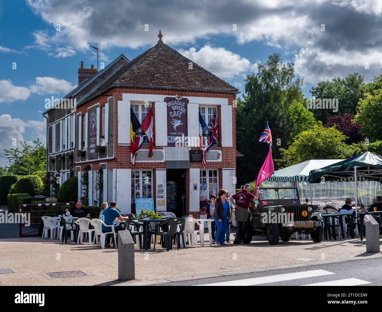 Café Gondree, Benouville, Normandie, est situé à côté du pont Pegasus et est considéré comme le premier bâtiment libéré, par les troupes britanniques. Banque D'Images