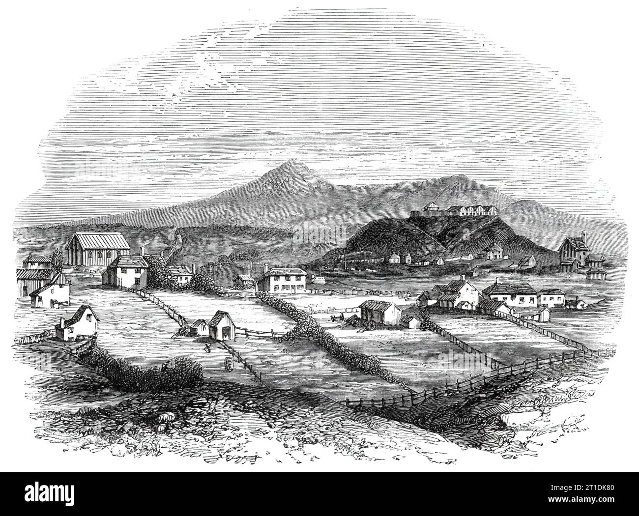 Taranaki (New Plymouth), capitale-village de la province de New Plymouth, Île du Nord, Nouvelle-Zélande, 1860. 'Le district... a été appelé "le jardin de la Nouvelle-Zélande;" et, que ce soit eu égard à la sérénité de son climat ou à la fertilité de son sol, il n'est dépassé par aucune autre localité dans l'une ou l'autre île... la ville, ou plutôt le village, pente vers le haut de la mer-plage, et, avec ses maisons blanches soignées, la culture contiguë, les forêts verdoyantes, et le fond de collines boisées, couronné par le cône enneigé du mont Egmont, présente un aspect agréable... le mont Egmont... bien que pas t Banque D'Images