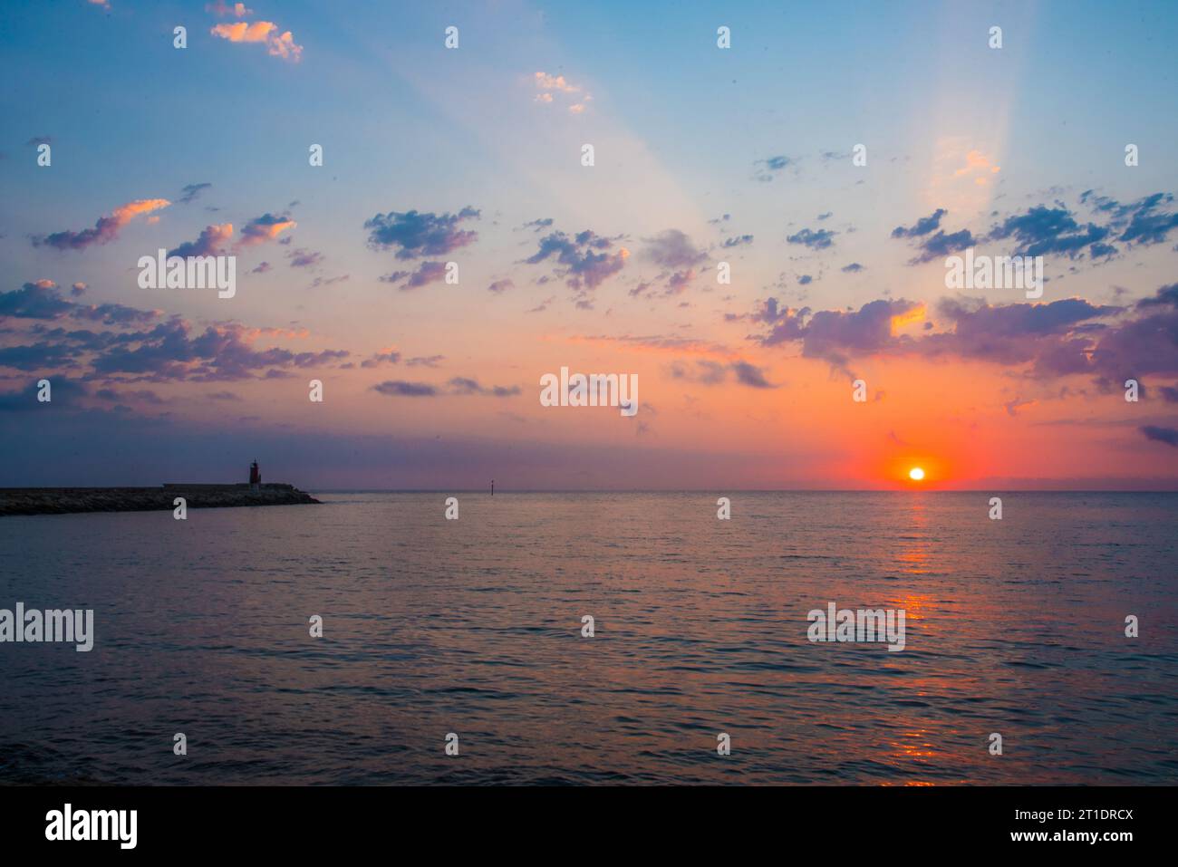 Lever de soleil sur la mer Méditerranée, en été, en Espagne Banque D'Images