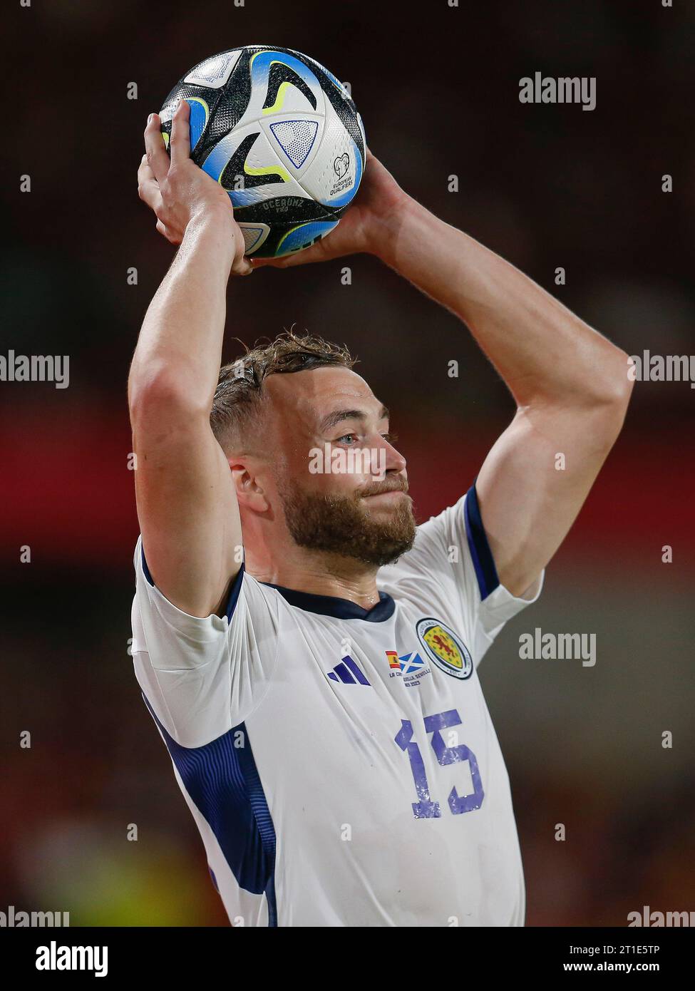 Ryan Porteous d'Écosse lors du match de qualification de l'UEFA Euro 2024 entre l'Espagne et l'Écosse, le groupe A, date 7, a joué au stade olympique de la Cartuja le 12 octobre 2023 à Séville, en Espagne. (Photo Antonio Pozo/PRESSINPHOTO) crédit : PRESSINPHOTO SPORTS AGENCY/Alamy Live News Banque D'Images