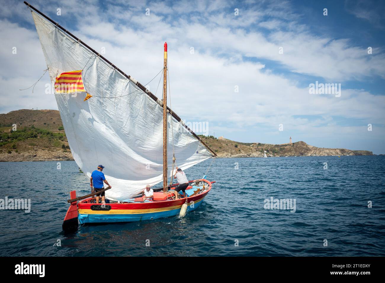 Régate « les voiles latines », vieux voiliers dans la baie de Paulilles. Barges catalanes entre Port-Vendres et Banyuls, septembre 2022 Banque D'Images