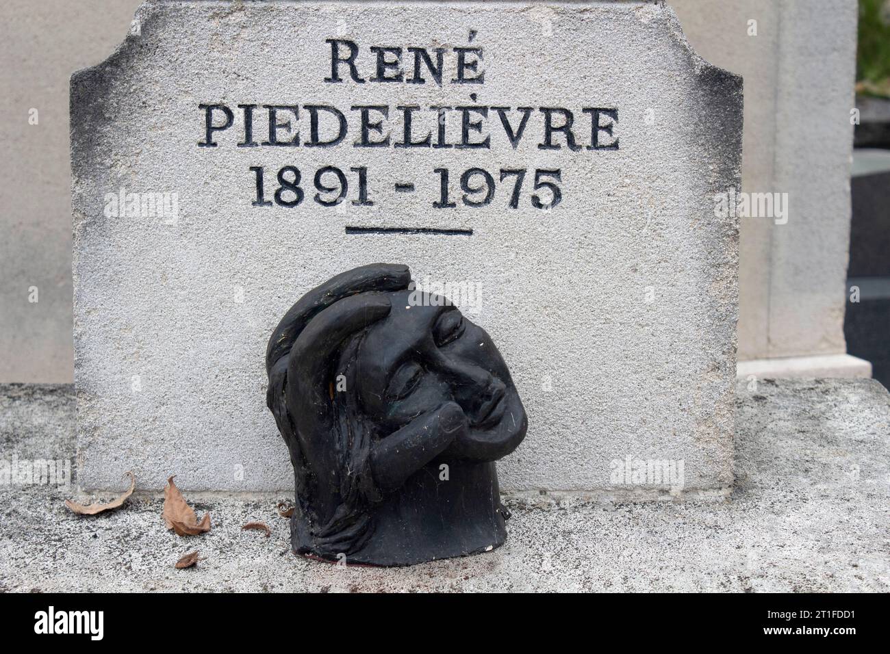 La tombe du juriste et universitaire français René Piedelièvre au cimetière Montparnasse - Cimetière du Montparnasse 14e arrondissement Paris France Banque D'Images