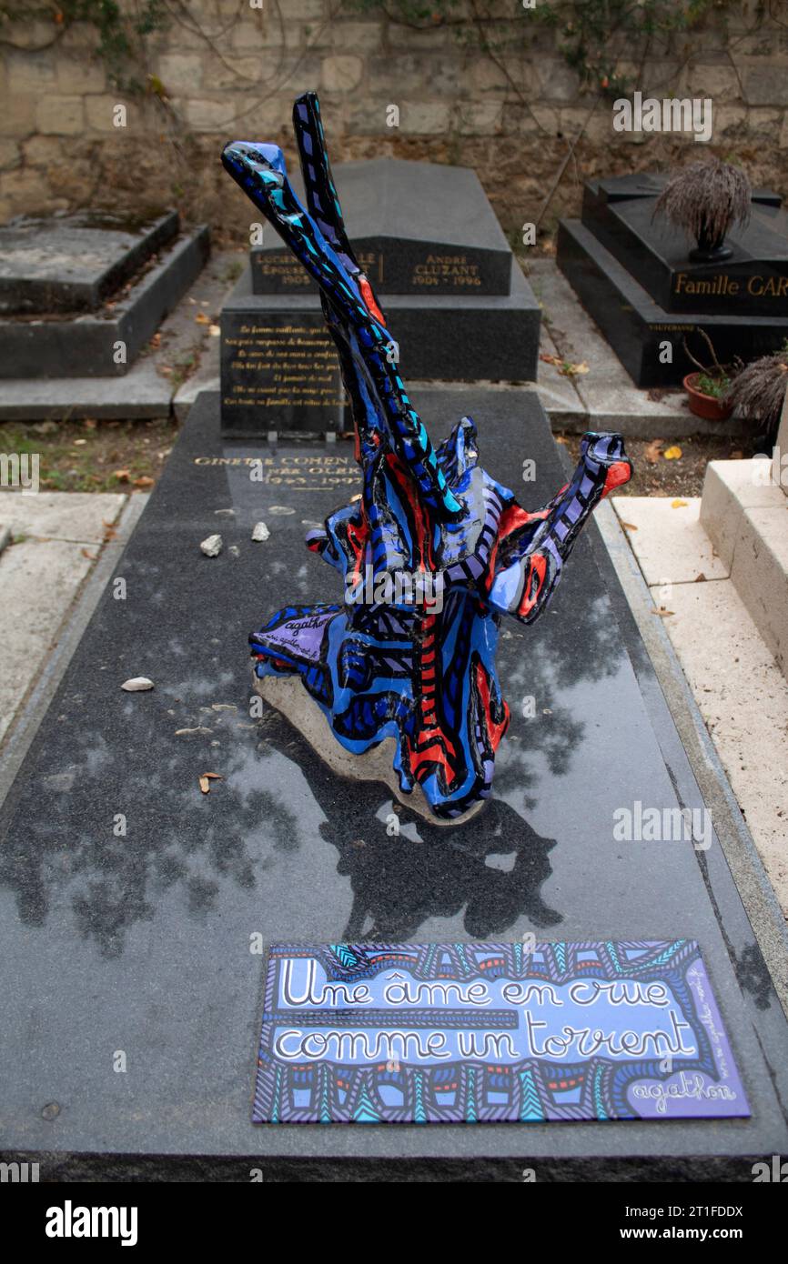Sculpture élaborée sur une tombe au cimetière Montparnasse - Cimetière du Montparnasse 14e arrondissement de Paris Montparnasse Paris France Banque D'Images